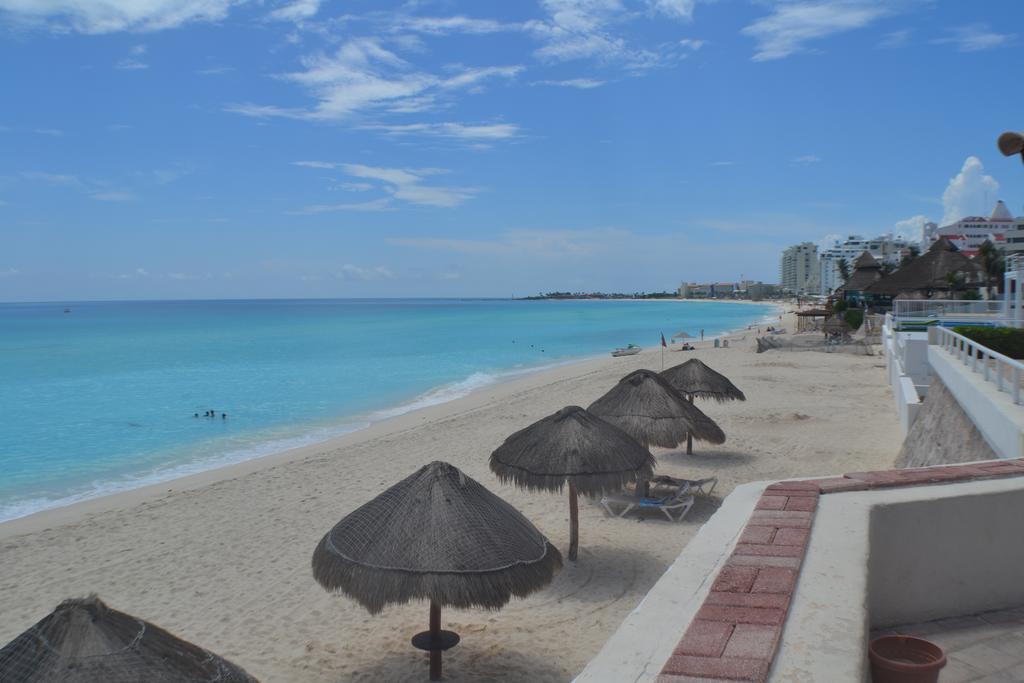 Brisas 10 Beachside Suites 坎昆 外观 照片