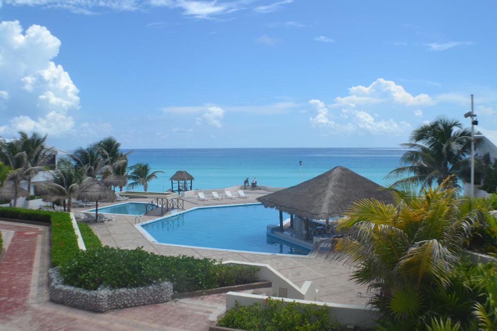 Brisas 10 Beachside Suites 坎昆 外观 照片
