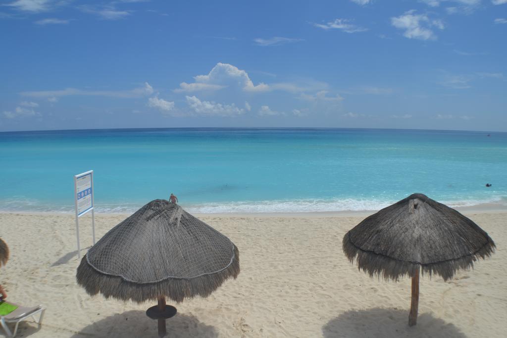 Brisas 10 Beachside Suites 坎昆 外观 照片