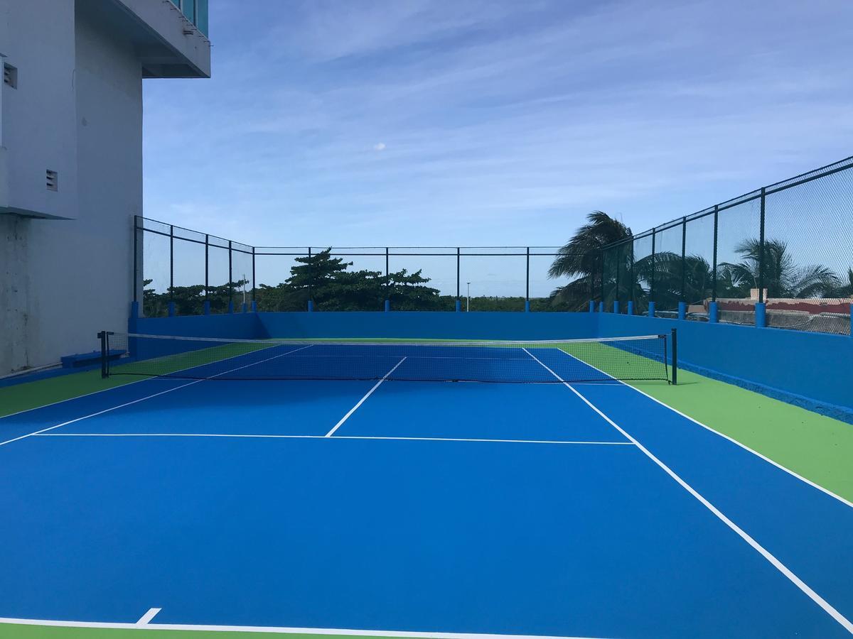 Brisas 10 Beachside Suites 坎昆 外观 照片