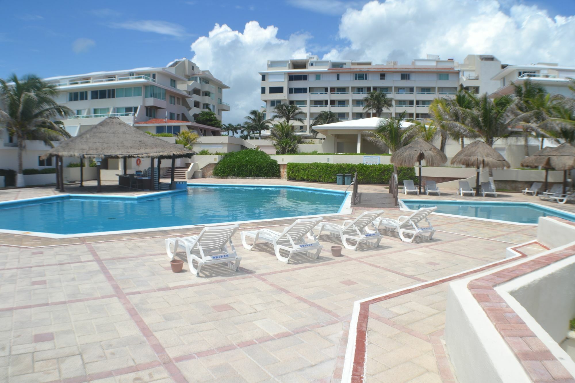 Brisas 10 Beachside Suites 坎昆 外观 照片