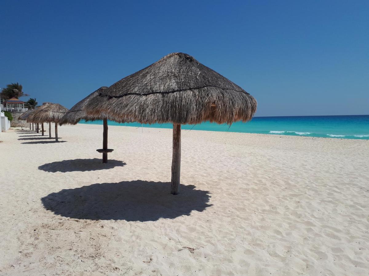 Brisas 10 Beachside Suites 坎昆 外观 照片