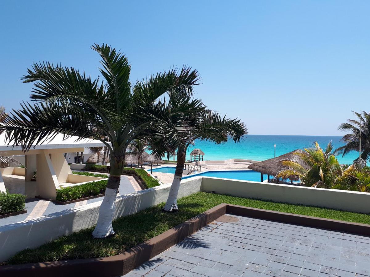 Brisas 10 Beachside Suites 坎昆 外观 照片