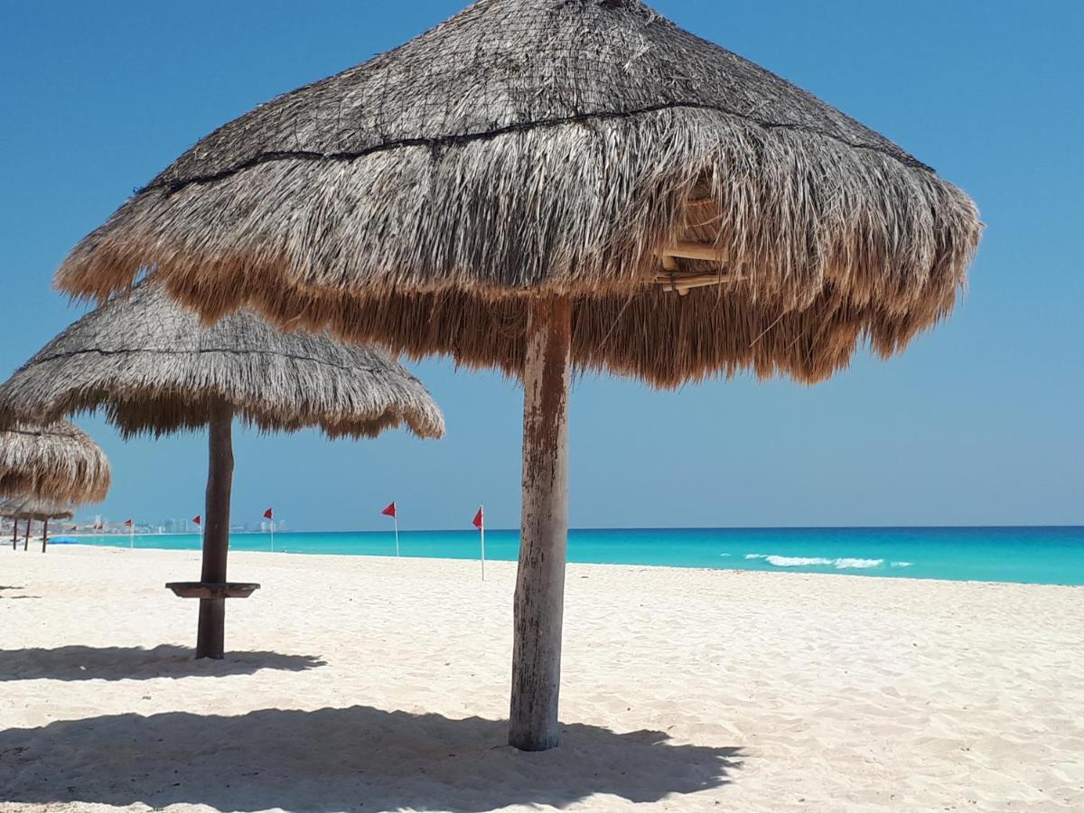 Brisas 10 Beachside Suites 坎昆 外观 照片