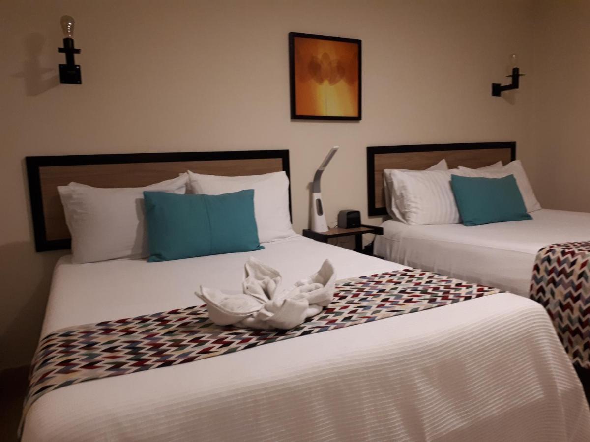 Brisas 10 Beachside Suites 坎昆 外观 照片